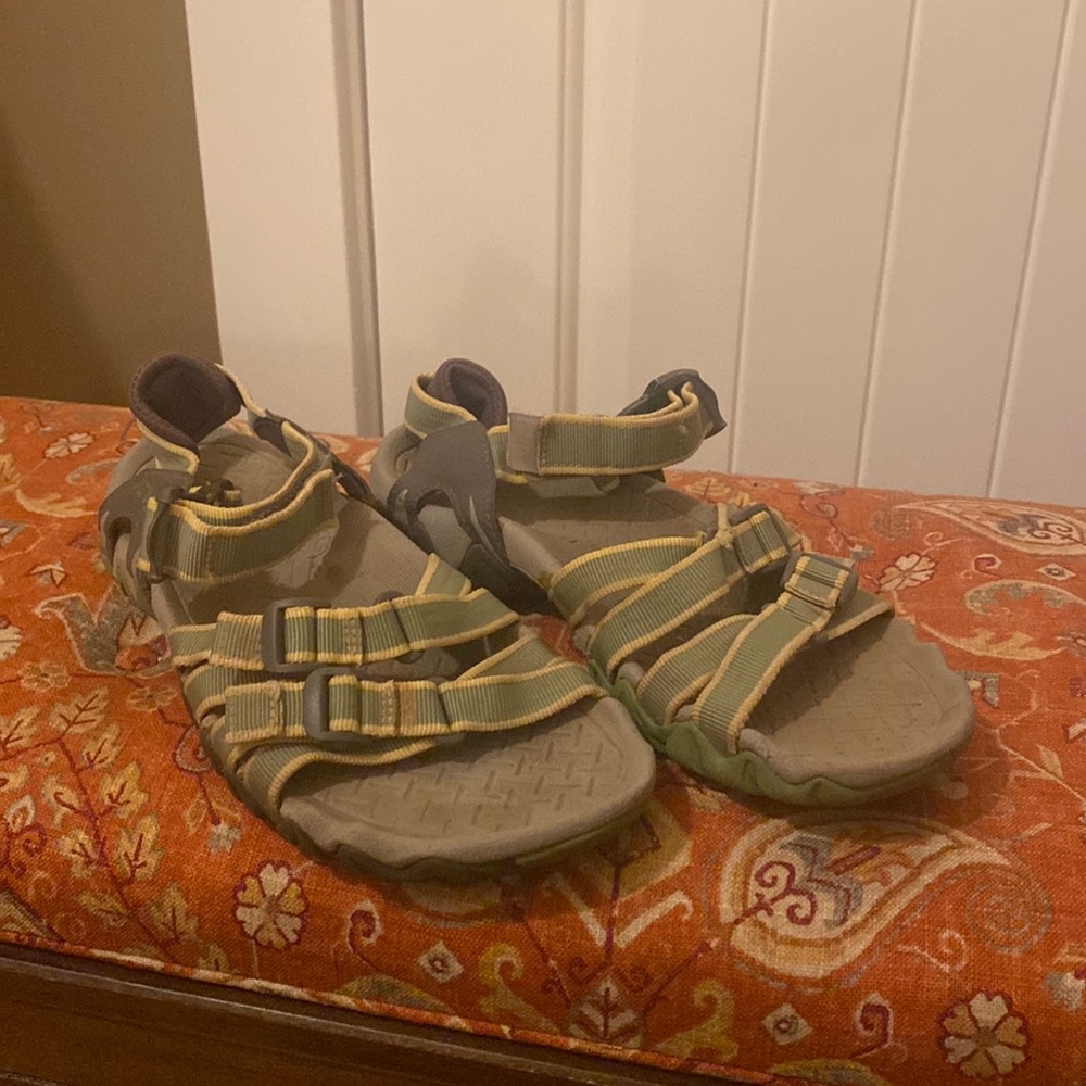 Women’s Teva river sandals size 7.